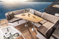 Bavaria-s33-ht-smiley-neue-korocharter-marina-punat-brochure-photo10