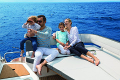 Bavaria-s33-ht-smiley-neue-korocharter-marina-punat-brochure-photo3