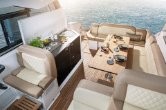bavaria-sr36-ht-tokyo-korocharter-motoryact-5