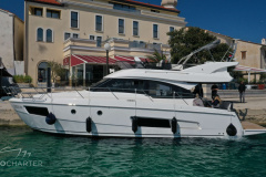Motoryacht-charter-bavaria-virtess-420-Fly-IPS-spaceship-hotel-marina-punat-croatia-korocharter