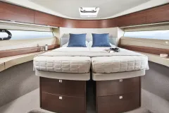 Princess-f50-brochure-photo-korocharter-forward-guest-cabin-closed-bed