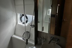 Princess-f50-flybridge-yacht-korocharter-punat-croatia-interior-bathroom-1
