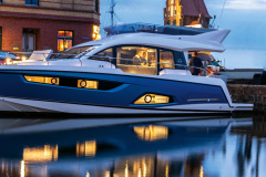 1-Sealine-F430-fly-ips-blue-lagoon-korocharter