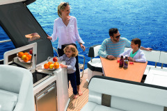 Bavaria-s33-ht-smiley-neue-korocharter-marina-punat-brochure-photo6