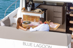 17-Sealine-F430-fly-ips-blue-lagoon-korocharter