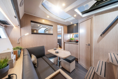 bavaria-sr36-ht-tokyo-korocharter-motoryact-7