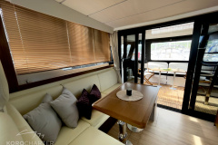 Motoryacht-charter-bavaria-virtess-420-Fly-IPS-spaceship-saloon-2-marina-punat-kroatien-korocharter