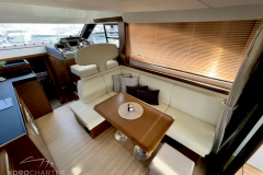 Motoryacht-charter-bavaria-virtess-420-Fly-IPS-spaceship-saloon-3-marina-punat-kroatien-korocharter