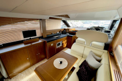 Motoryacht-charter-bavaria-virtess-420-Fly-IPS-spaceship-saloon-4-marina-punat-kroatien-korocharter