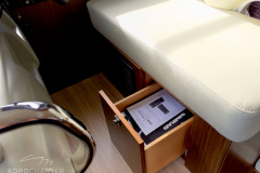 Motoryacht-charter-bavaria-virtess-420-Fly-IPS-spaceship-schublade-cockpit-marina-punat-kroatien-korocharter