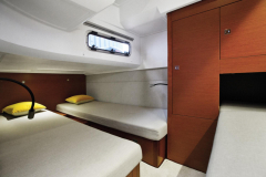 motorboot-jeanneau-leader-36-sport-ht-marina-punat-korocharter-31