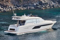 10-Prestige-520-Fly-Caprice-exterior-korocharter