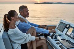 12-Prestige-520-Fly-Caprice-exterior-korocharter