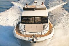 15-Prestige-520-Fly-Caprice-exterior-korocharter