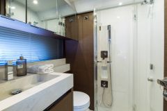 2-Prestige-520-Fly-Caprice-interior-korocharter