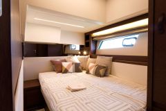 4-Prestige-520-Fly-Caprice-interior-korocharter