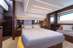 5-Prestige-520-Fly-Caprice-interior-korocharter