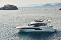 9-Prestige-520-Fly-Caprice-exterior-korocharter