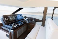 9-Prestige-520-Fly-Caprice-korocharter