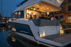 15-Sealine-F430-fly-ips-blue-lagoon-korocharter