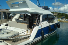 8-Sealine-F430-fly-ips-blue-lagoon-korocharter